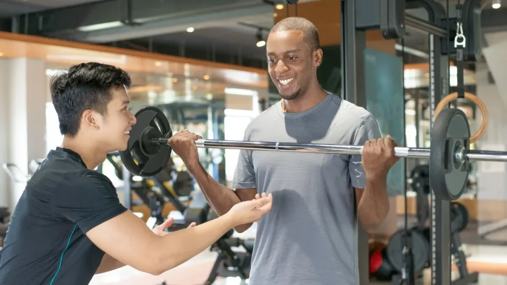 Acompanhamento no treino para como a genética influencia na musculação