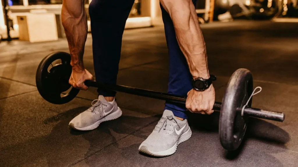 Praticar musculação ajuda no controle do estresse
