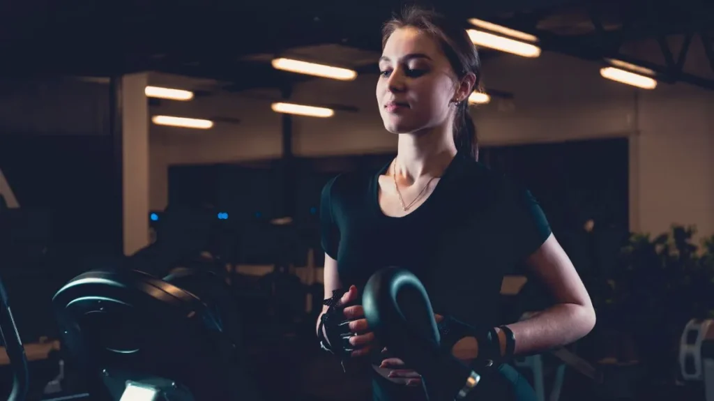 Treinar à noite impactos no corpo e no sono